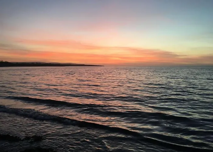 The Burren Snug アパート