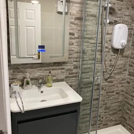 Burren 1 Bed Detached Apartment *